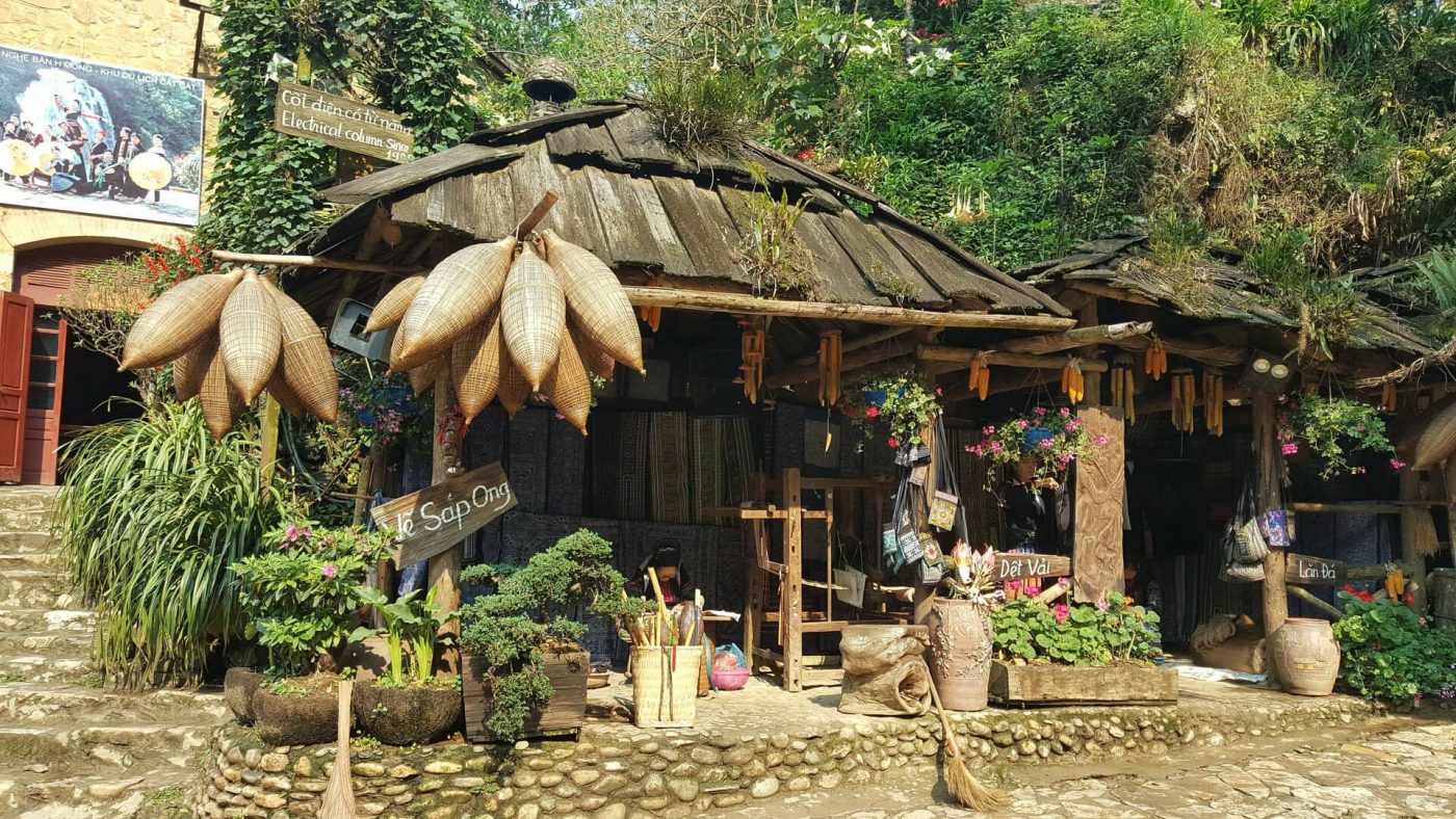 Things not to do in Sapa tribal villages|Forbidden things in Sapa Vietnam hatvacation tour cat cat village Hmong house 1400x788 - Things not to do in Sapa tribal villages|Forbidden things in Sapa Vietnam