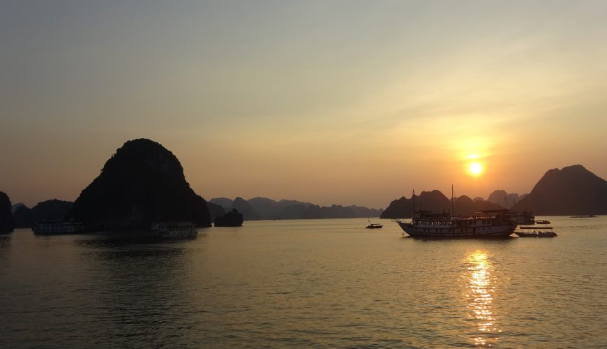 hatvacation-tour-ha-long-bay-sunset