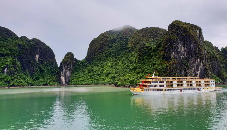 hatvacation-tour-lan-ha-bay-board