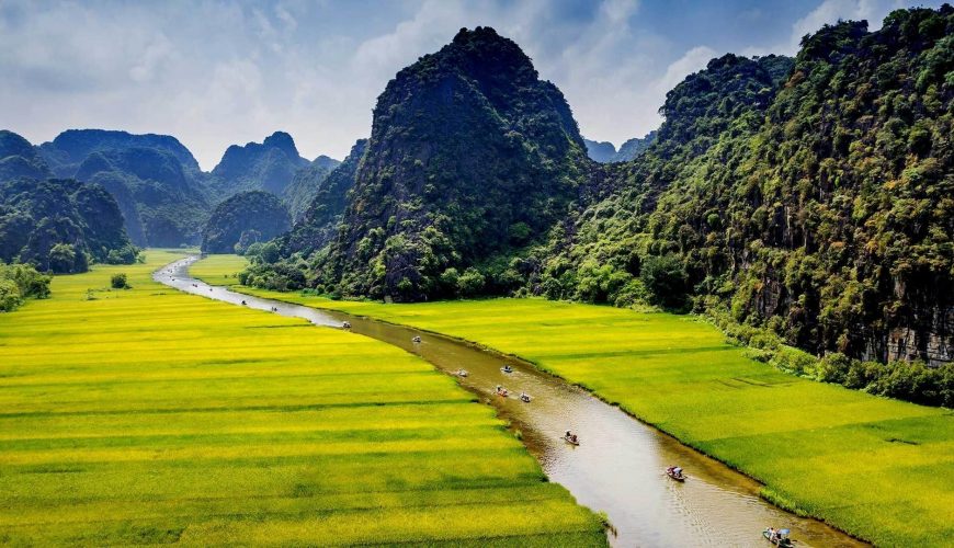 hatvacation-tour-tam-coc-rice-paddy-harvest-season.jpg