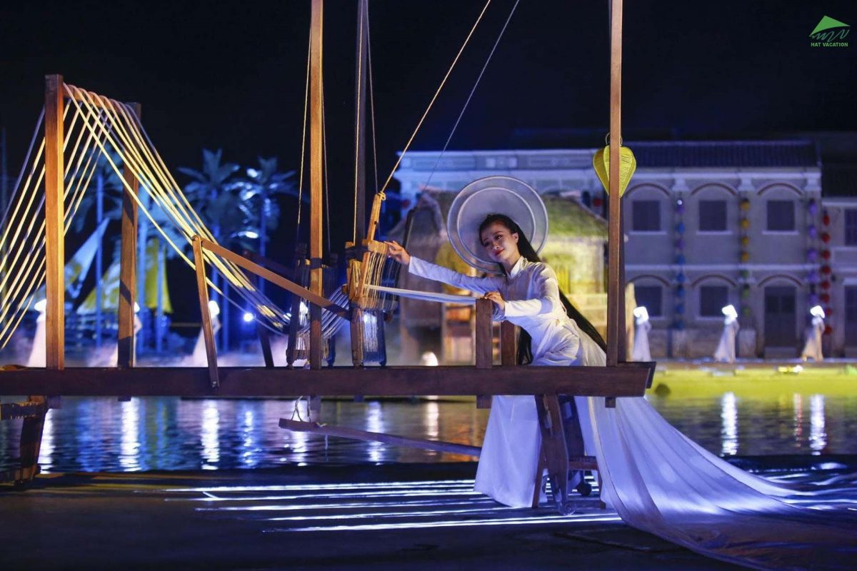 Hoi An Memories-"Most beautiful in the world"-Reuters hatvacation.com hoian memories show girl weaving 1200x800 - Hoi An Memories-"Most beautiful in the world"-Reuters