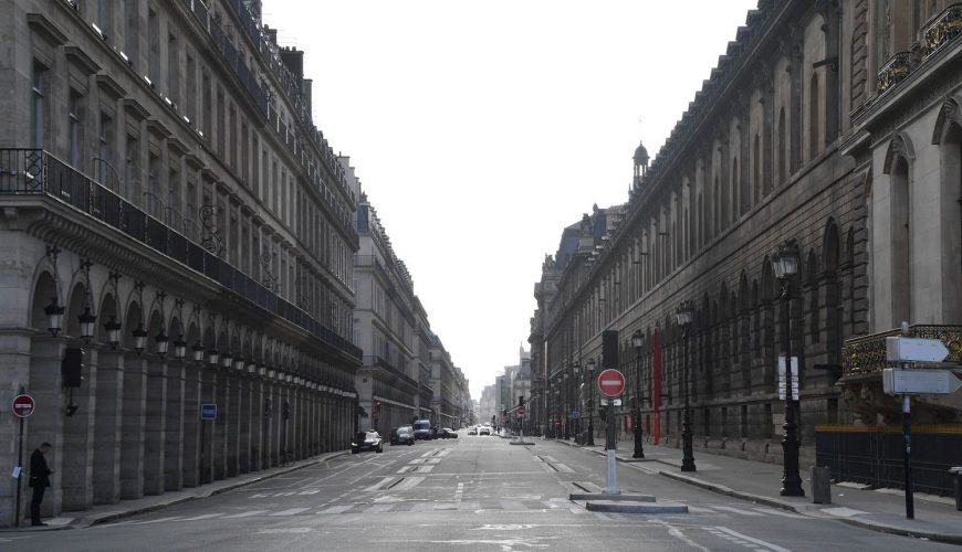 Empty scene in Paris, France on March 15. In the wake of the widespread Covid-19 epidemic in France, French Prime Minister Édouard Philippe announced that it would close shops, restaurants and entertainment facilities to reduce the spread of Covid-19.