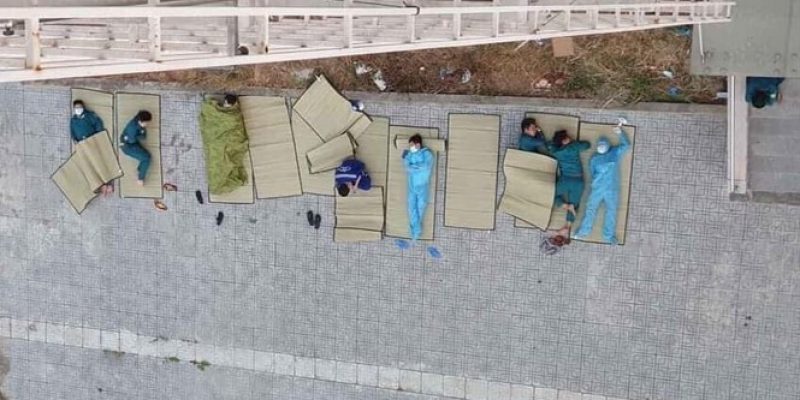 Vietnam's silent heroes against the epidemic COVID-19 The people who prepares the facilities for isolated area to be shared on social networks 800x400 - Vietnam's silent heroes against the epidemic COVID-19